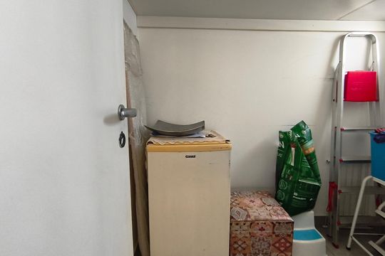 Compra este apartamento com 4 quartos e churrasqueira no condomínio. Animais de estimação permitidos. — Quarto de Serviço