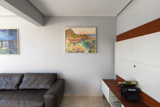 Compra este apartamento com 4 quartos e churrasqueira no condomínio. Animais de estimação permitidos. — Área Superior
