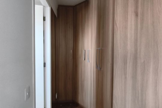 Compra este apartamento com 4 quartos e churrasqueira no condomínio. Animais de estimação permitidos. — Suíte