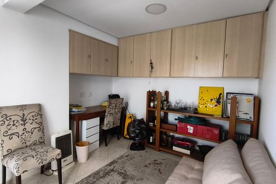 Compra este apartamento com 4 quartos e churrasqueira no condomínio. Animais de estimação permitidos. — Quarto Superior