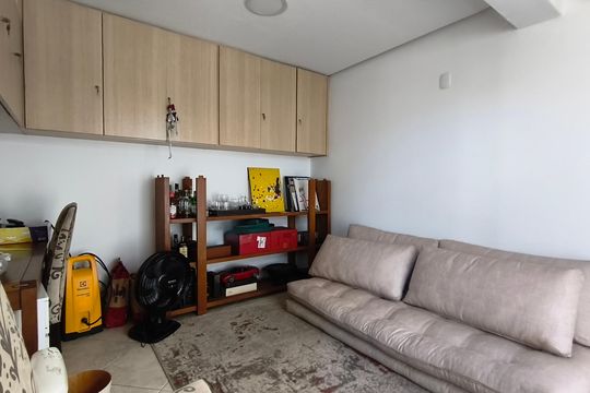 Compra este apartamento com 4 quartos e churrasqueira no condomínio. Animais de estimação permitidos. — Quarto Superior
