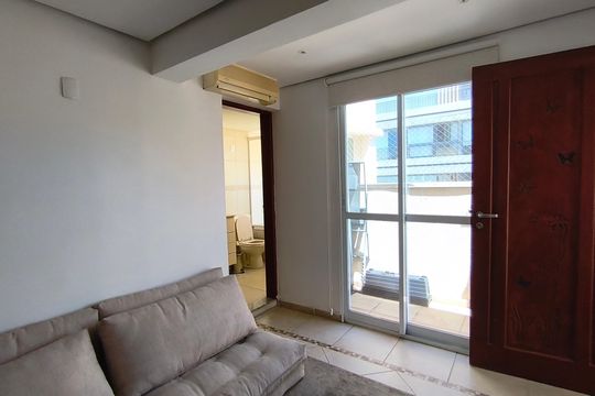 Compra este apartamento com 4 quartos e churrasqueira no condomínio. Animais de estimação permitidos. — Quarto Superior