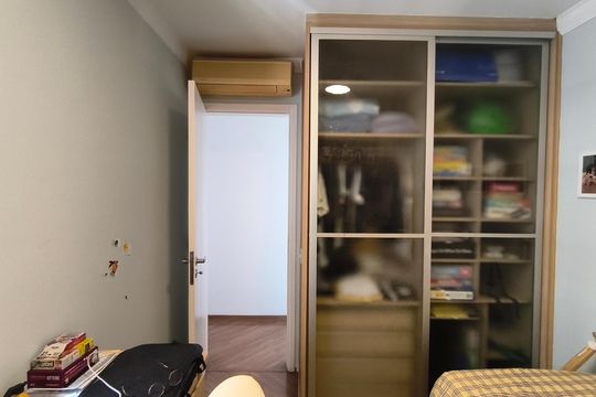 Compra este apartamento com 4 quartos e churrasqueira no condomínio. Animais de estimação permitidos. — Quarto 1