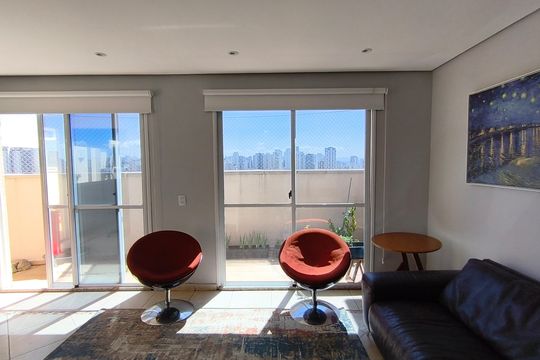 Compra este apartamento com 4 quartos e churrasqueira no condomínio. Animais de estimação permitidos. — Área Superior