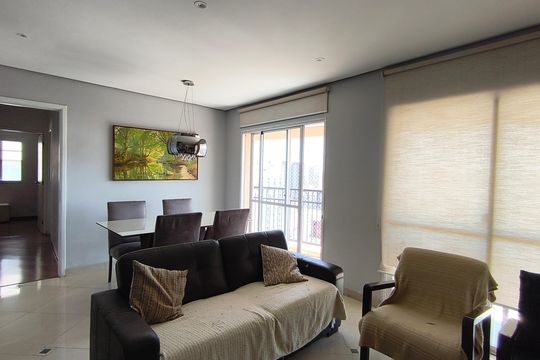 Compra este apartamento com 4 quartos e churrasqueira no condomínio. Animais de estimação permitidos. — foto 1