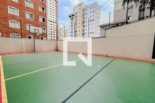 Compra este apartamento com 4 quartos e churrasqueira no condomínio. Animais de estimação permitidos. — Quadra