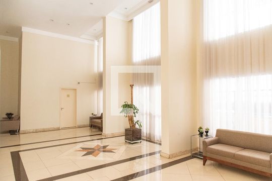 Compra este apartamento com 4 quartos e churrasqueira no condomínio. Animais de estimação permitidos. — Salão de Festas