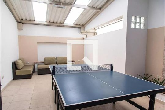 Compra este apartamento com 4 quartos e churrasqueira no condomínio. Animais de estimação permitidos. — Salão de jogos