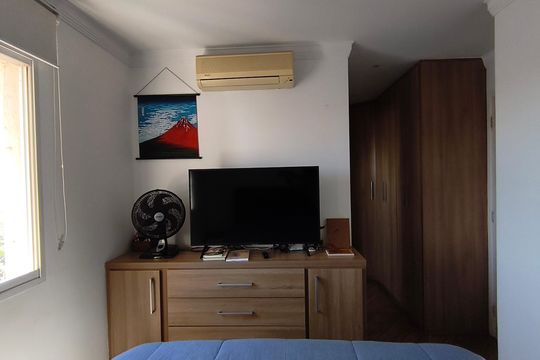 Compra este apartamento com 4 quartos e churrasqueira no condomínio. Animais de estimação permitidos. — Suíte