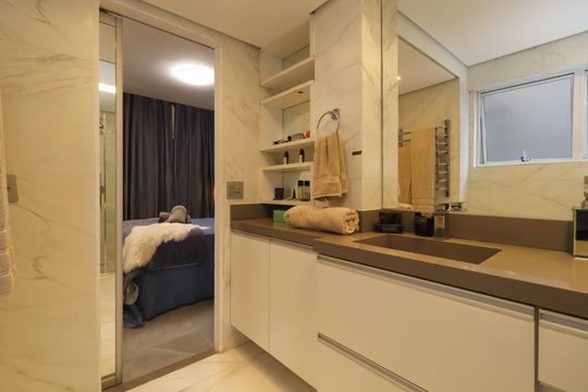 Compra apartamento em Cerqueira César com 3 quartos. — Banheiro da Suíte 2