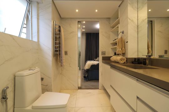 Compra apartamento em Cerqueira César com 3 quartos. — Banheiro da Suíte 2