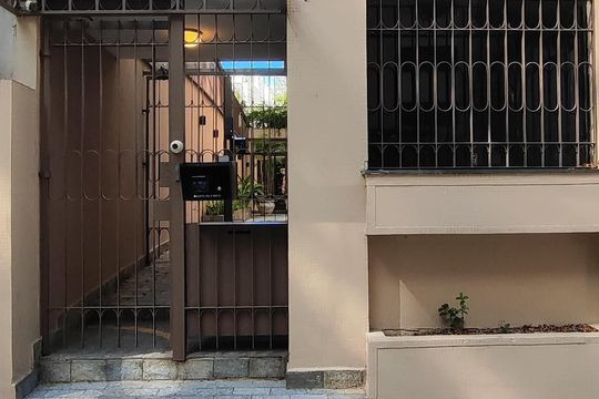 Compra apartamento em Cerqueira César com 3 quartos. — Fachada