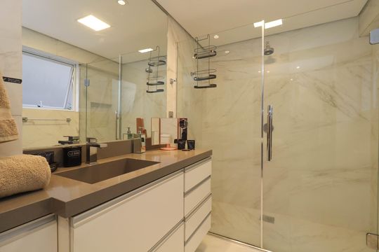 Compra apartamento em Cerqueira César com 3 quartos. — Banheiro da Suíte 2