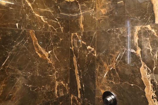 Compra apartamento em Cerqueira César com 3 quartos. — Banheiro