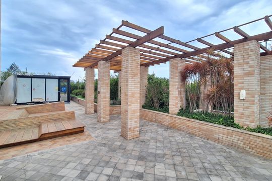 Apartamento mobiliado com 3 quartos, varanda, academia e piscina no condomínio. Ideal para compra. — Área comum