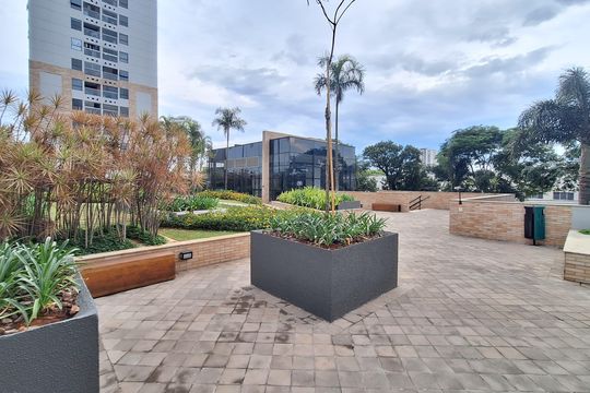 Apartamento mobiliado com 3 quartos, varanda, academia e piscina no condomínio. Ideal para compra. — Área comum