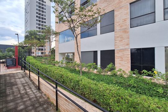 Apartamento mobiliado com 3 quartos, varanda, academia e piscina no condomínio. Ideal para compra. — Área comum