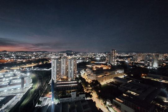 Apartamento mobiliado com 3 quartos, varanda, academia e piscina no condomínio. Ideal para compra. — Vista