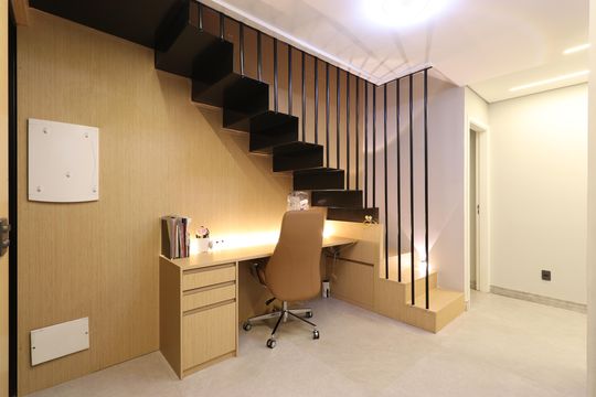 Apartamento mobiliado com 3 quartos, varanda, academia e piscina no condomínio. Ideal para compra. — Escritório