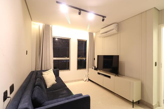 Apartamento mobiliado com 3 quartos, varanda, academia e piscina no condomínio. Ideal para compra. — Quarto 1