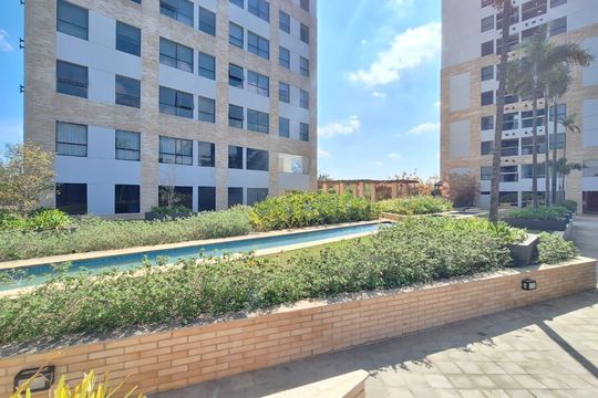 Apartamento mobiliado com 3 quartos, varanda, academia e piscina no condomínio. Ideal para compra. — Área comum