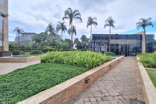 Apartamento mobiliado com 3 quartos, varanda, academia e piscina no condomínio. Ideal para compra. — Área comum