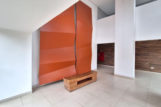 Apartamento mobiliado com 3 quartos, varanda, academia e piscina no condomínio. Ideal para compra. — Área comum