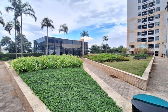 Apartamento mobiliado com 3 quartos, varanda, academia e piscina no condomínio. Ideal para compra. — Área comum
