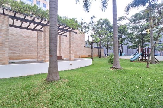 Apartamento mobiliado com 3 quartos, varanda, academia e piscina no condomínio. Ideal para compra. — Área comum