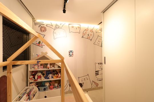 Apartamento mobiliado com 3 quartos, varanda, academia e piscina no condomínio. Ideal para compra. — Quarto 2
