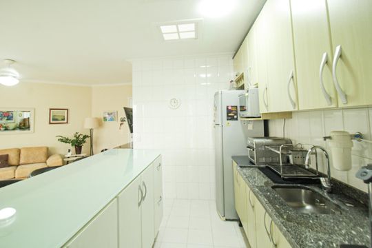 Venda de apartamento mobiliado na Vila Leopoldina com 2 quartos e piscina no condomínio. — Cozinha