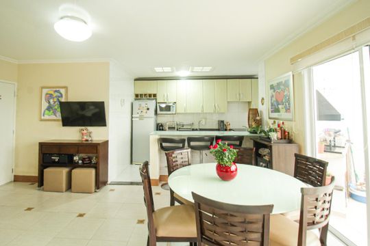 Venda de apartamento mobiliado na Vila Leopoldina com 2 quartos e piscina no condomínio. — Sala