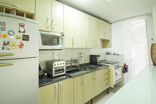 Venda de apartamento mobiliado na Vila Leopoldina com 2 quartos e piscina no condomínio. — Cozinha