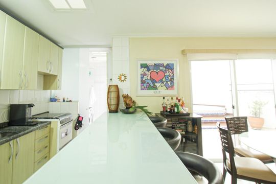 Venda de apartamento mobiliado na Vila Leopoldina com 2 quartos e piscina no condomínio. — Cozinha