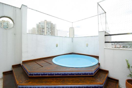 Venda de apartamento mobiliado na Vila Leopoldina com 2 quartos e piscina no condomínio. — Piscina