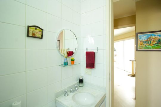 Venda de apartamento mobiliado na Vila Leopoldina com 2 quartos e piscina no condomínio. — Banheiro Social