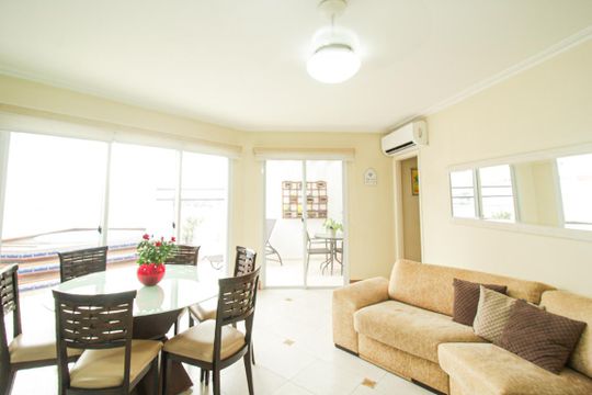 Venda de apartamento mobiliado na Vila Leopoldina com 2 quartos e piscina no condomínio. — Sala