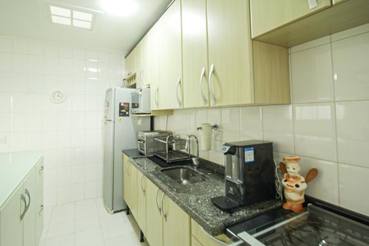 Venda de apartamento mobiliado na Vila Leopoldina com 2 quartos e piscina no condomínio. — Cozinha