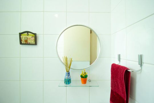 Venda de apartamento mobiliado na Vila Leopoldina com 2 quartos e piscina no condomínio. — Banheiro Social
