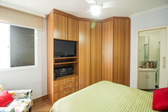 Venda de apartamento mobiliado na Vila Leopoldina com 2 quartos e piscina no condomínio. — Quarto Suíte