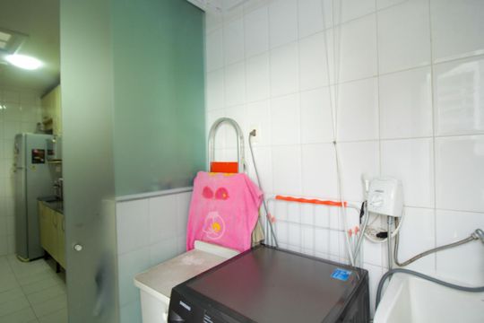 Venda de apartamento mobiliado na Vila Leopoldina com 2 quartos e piscina no condomínio. — Área de Serviço