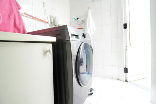Venda de apartamento mobiliado na Vila Leopoldina com 2 quartos e piscina no condomínio. — Área de Serviço