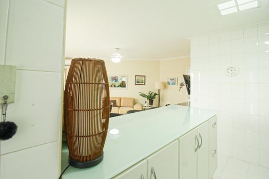 Venda de apartamento mobiliado na Vila Leopoldina com 2 quartos e piscina no condomínio. — Cozinha