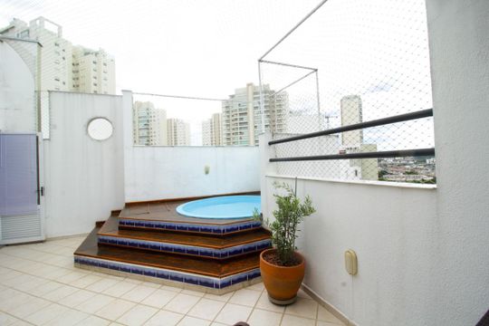 Venda de apartamento mobiliado na Vila Leopoldina com 2 quartos e piscina no condomínio. — Piscina
