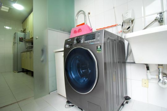 Venda de apartamento mobiliado na Vila Leopoldina com 2 quartos e piscina no condomínio. — Área de Serviço