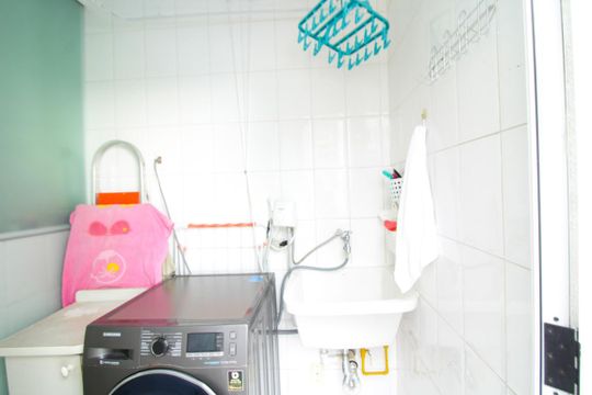 Venda de apartamento mobiliado na Vila Leopoldina com 2 quartos e piscina no condomínio. — Área de Serviço