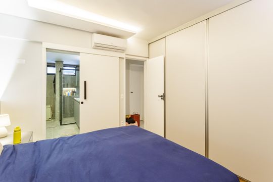 Compra apartamento mobiliado no Itaim Bibi, 2 quartos. — Quarto Suíte