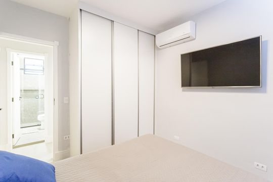 Compra apartamento mobiliado no Itaim Bibi, 2 quartos. — Quarto 1