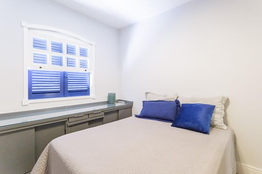 Compra apartamento mobiliado no Itaim Bibi, 2 quartos. — Quarto 1