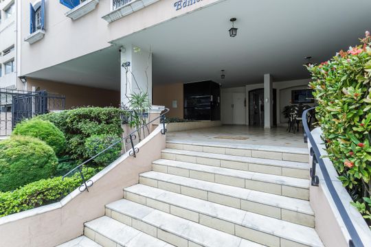 Compra apartamento mobiliado no Itaim Bibi, 2 quartos. — Fachada